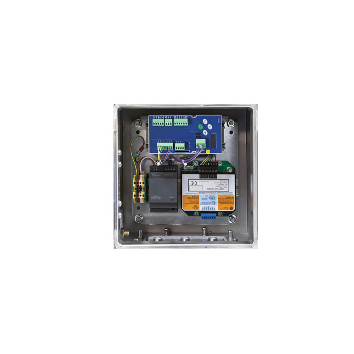 Interior de caja de control electrónico